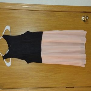 Socialite semi formal short sleeveless pleated dress black pink Women's Medium